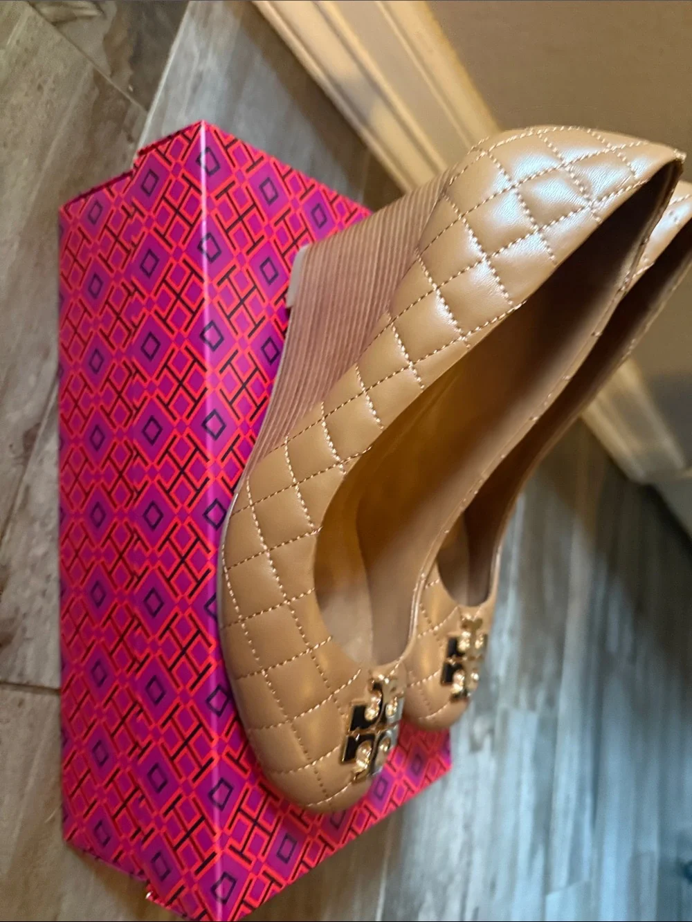 Tory Burch Quilted Beige Leather Heels with Gold Logo